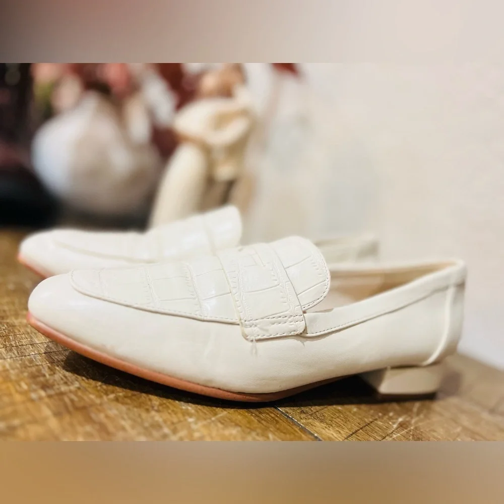 Aldo Adwauthiel loafers in white leather with a croc-embossed detail. 7.5